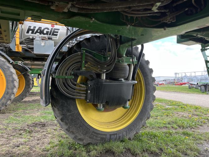 John Deere R4044