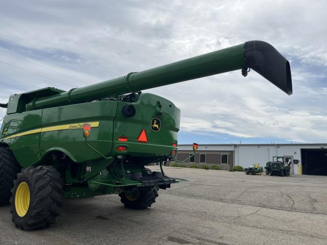 John Deere S780