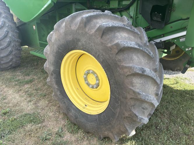 John Deere S670