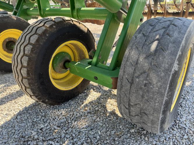 John Deere 2720