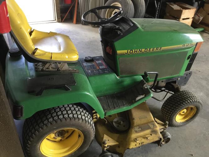 John Deere 425