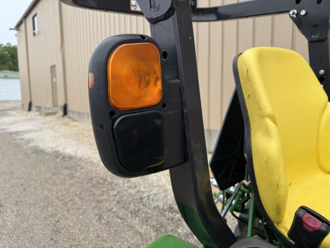 John Deere 3039R