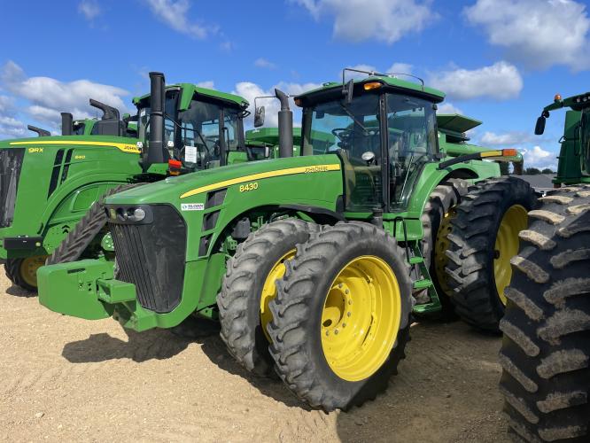 John Deere 8430
