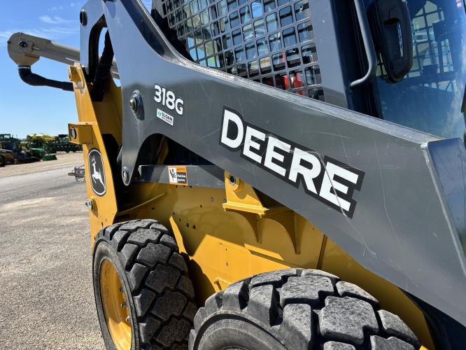 John Deere 318G