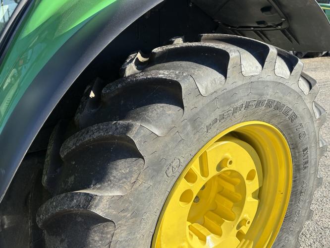 John Deere 6120M