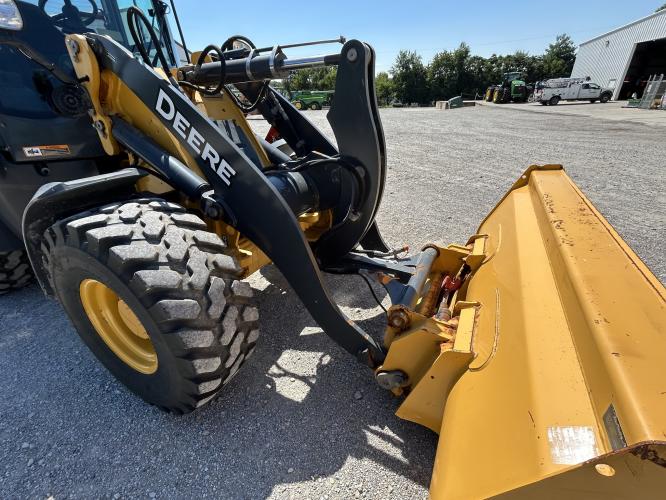 John Deere 324L