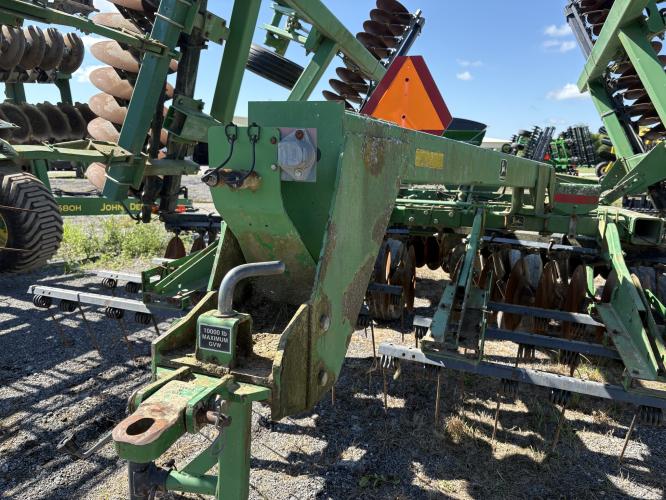John Deere 637