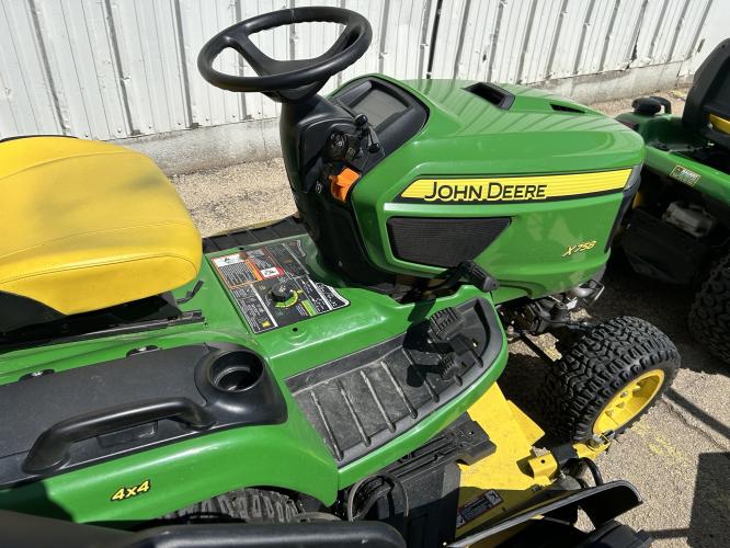 John Deere X758