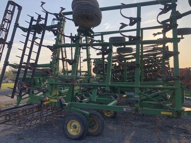 John Deere 2210