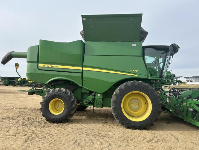 John Deere S770