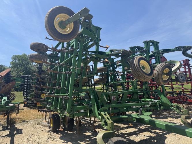 John Deere 2210