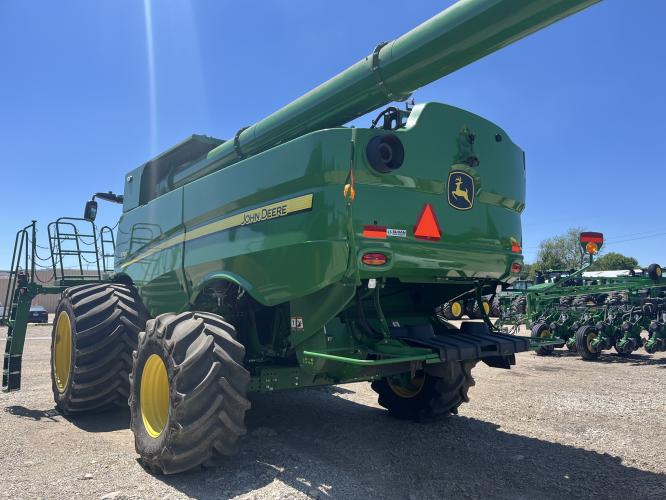 John Deere S790