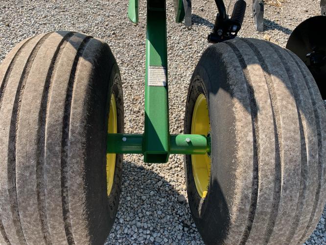 John Deere 2100