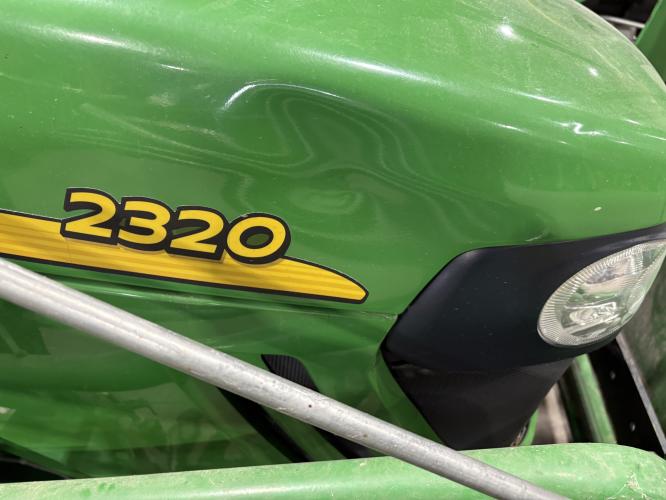 John Deere 2320