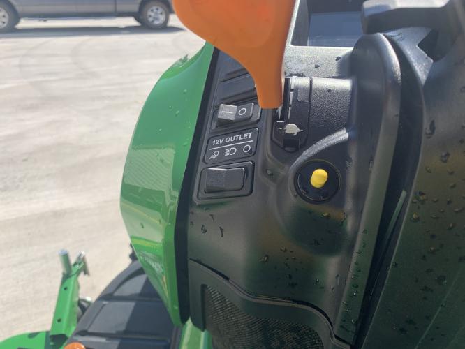 John Deere X758