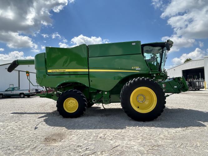 John Deere S770