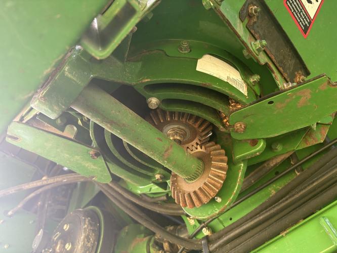 John Deere S670