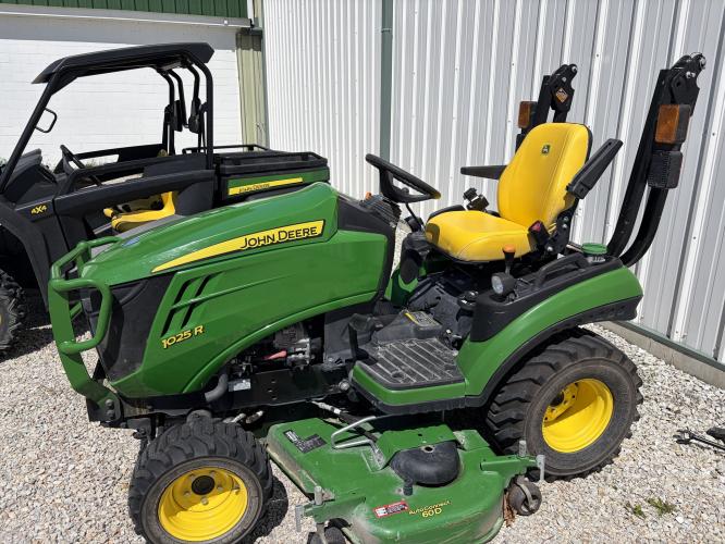 John Deere 1025R
