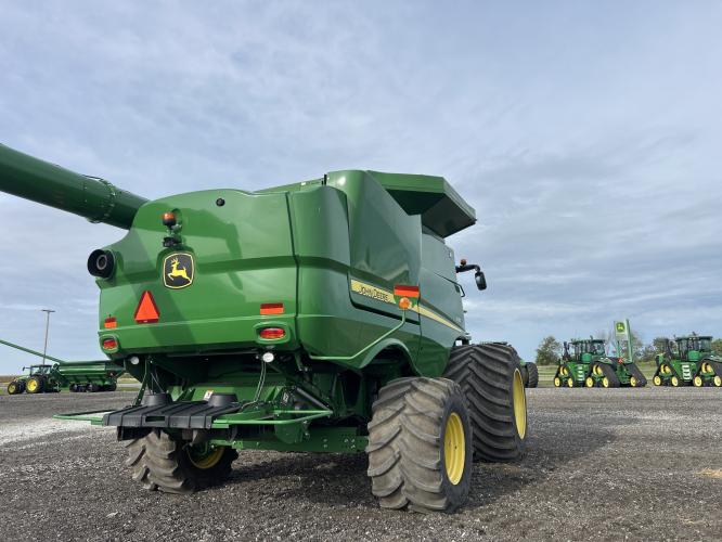 John Deere S790