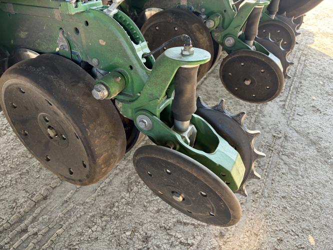 John Deere 1775