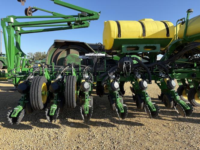 John Deere 1775NT