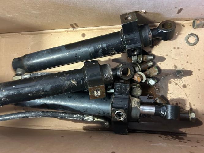 John Deere AA32164 WING WHEEL CYLINDER