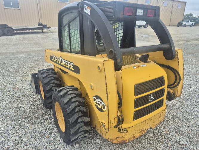 John Deere 250-II