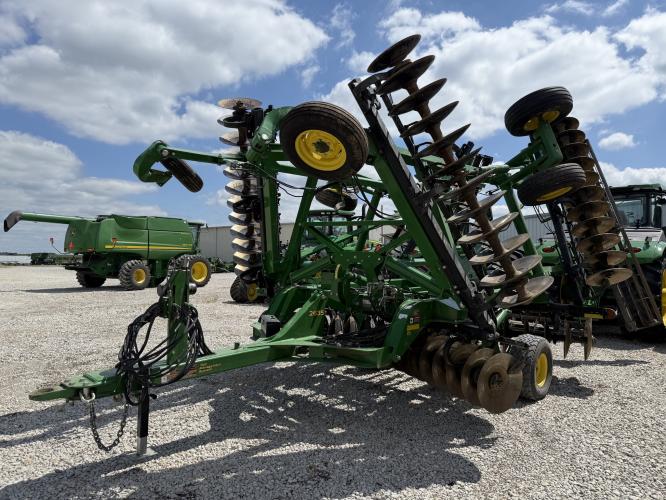 John Deere 2635