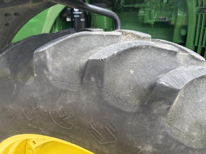 John Deere 8320
