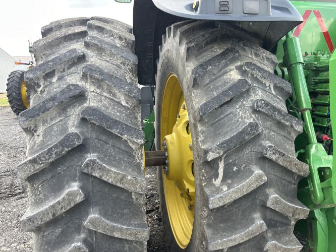 John Deere 8320R
