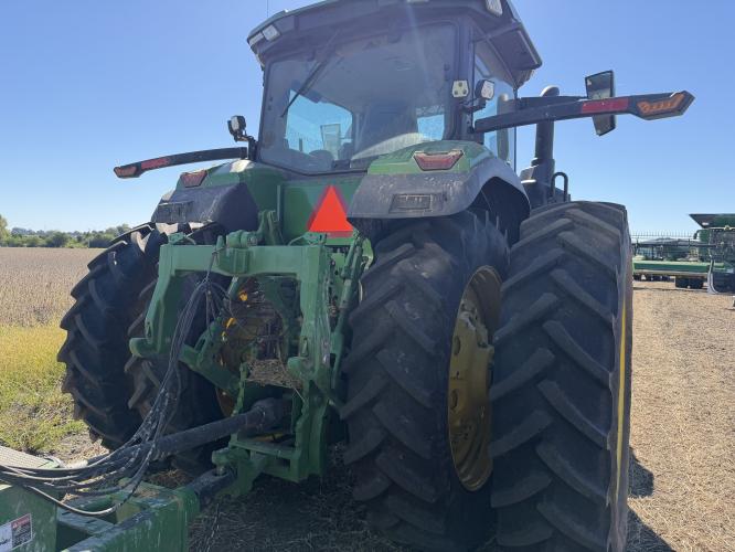 John Deere 8R 230