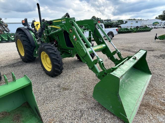 John Deere 5075M