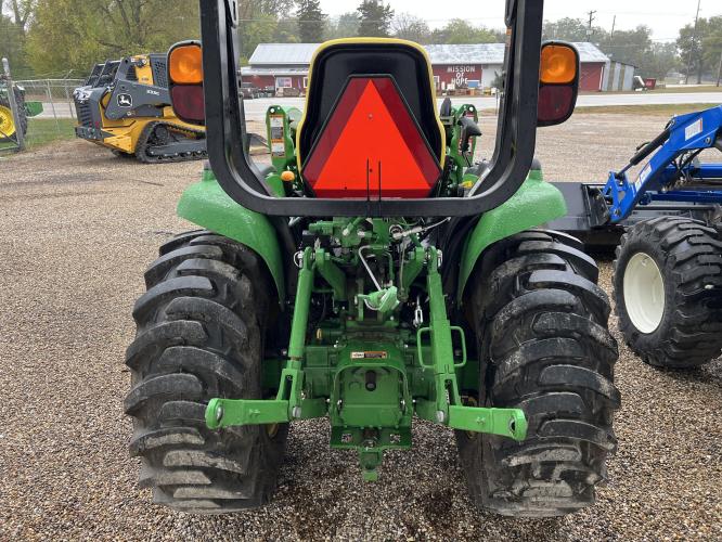 John Deere 3033R