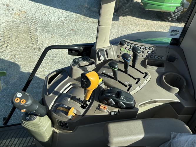 John Deere 6120M