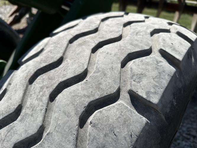 John Deere 2720