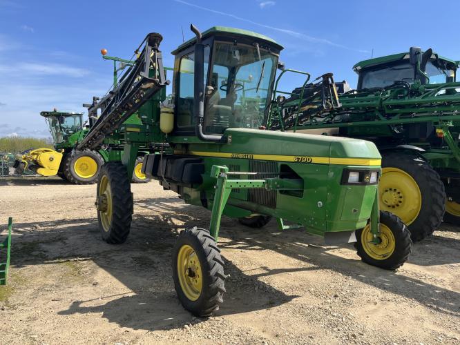 John Deere 6700