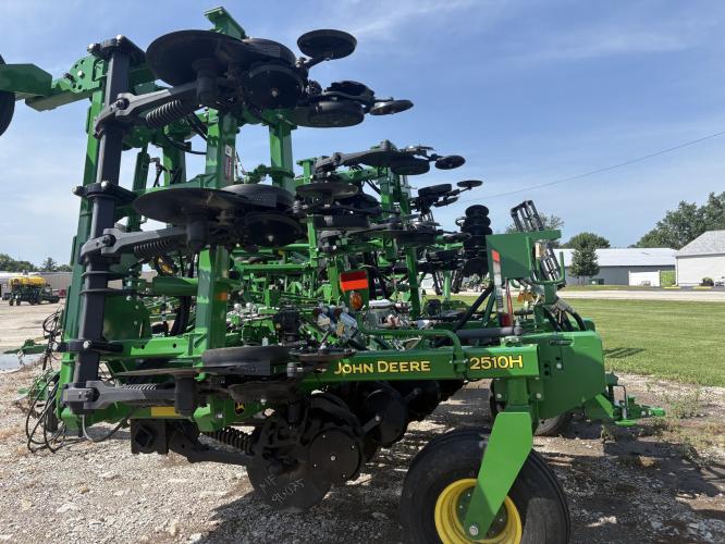 John Deere 2510H