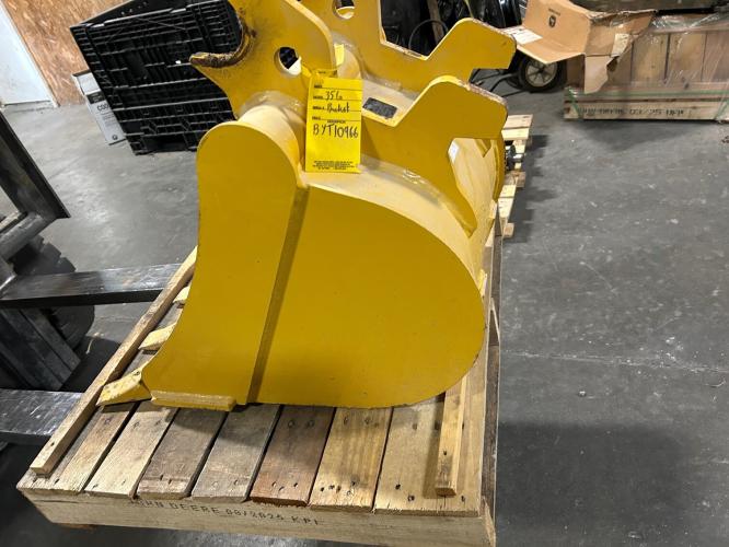 John Deere BYT10966  18" hd BUCKET