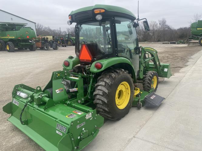 John Deere 3046R