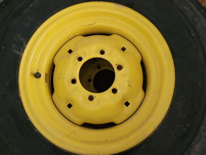 John Deere 7.50-16