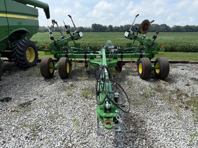 John Deere 2100
