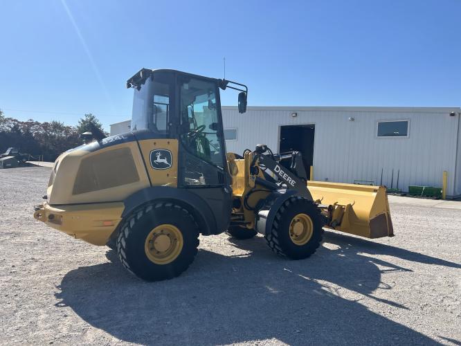 John Deere 324L