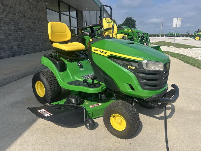 John Deere S140