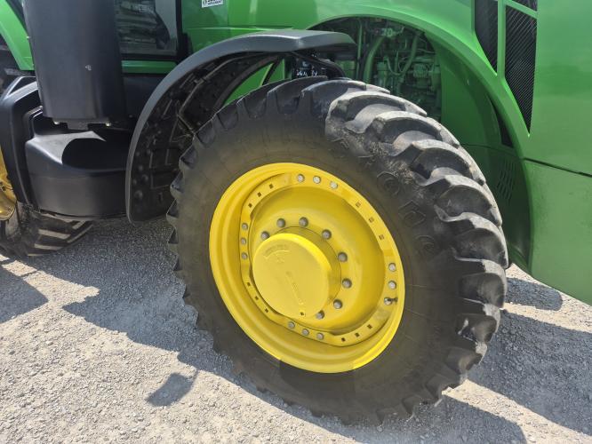 John Deere 8260R