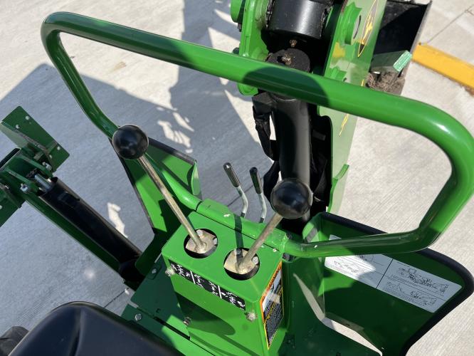 John Deere 3039R