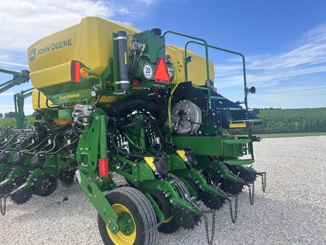 John Deere 1775NT