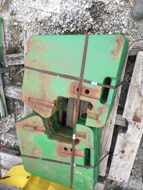  John Deere R58823 FRONT SUITCASE WEGHT