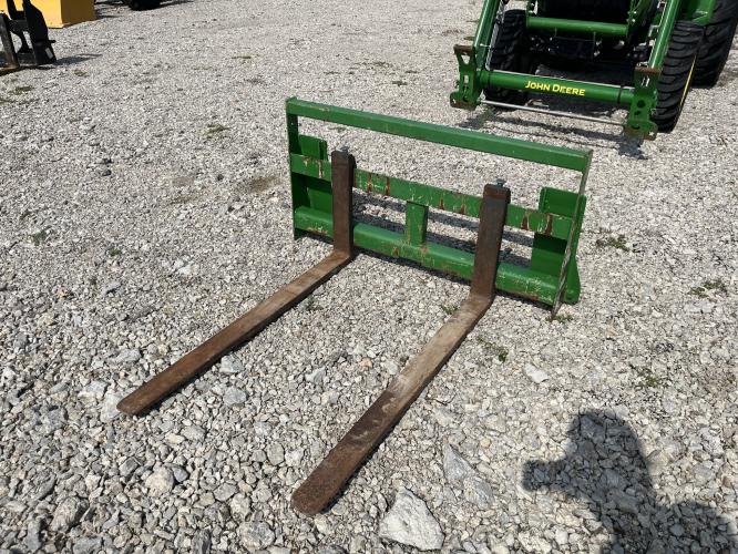 John Deere 3032E