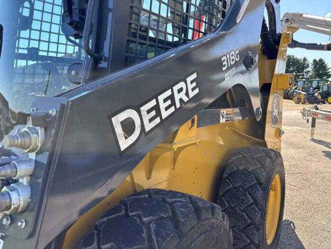 John Deere 318G
