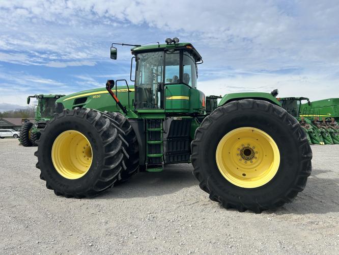 John Deere 9530